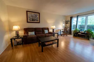 3 Essex Ln, Suffern, NY 10901 - Photo 2