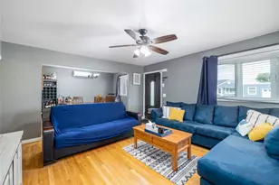 39 E Hollywood Ave, Lindenhurst, NY 11757 - Photo 2