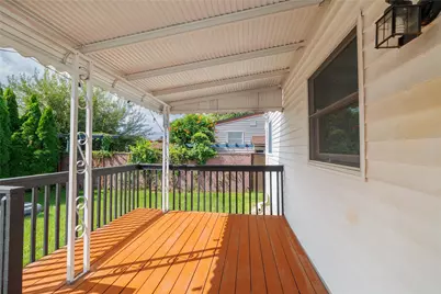 39 E Hollywood Avenue, Lindenhurst, NY 11757 - Photo 16