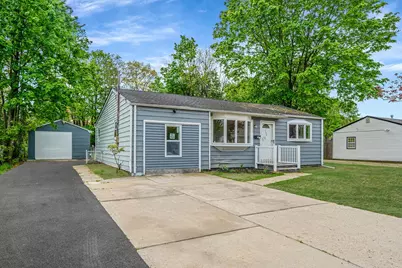 760 Spur Drive N, Bay Shore, NY 11706 - Photo 2