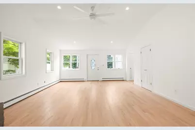 8 Maple Street, Glenwood Landing, NY 11547 - Photo 4