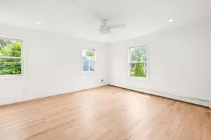 8 Maple St, Glenwood Landing, NY 11547 - Photo 22