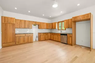 8 Maple St, Glenwood Landing, NY 11547 - Photo 8