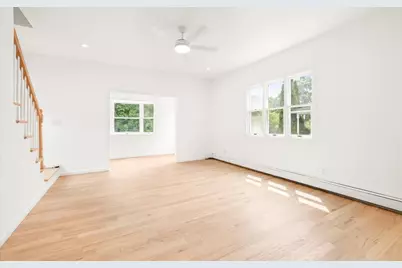 8 Maple Street, Glenwood Landing, NY 11547 - Photo 12