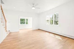 8 Maple St, Glenwood Landing, NY 11547 - Photo 12