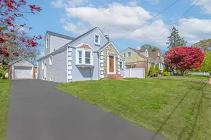 49 Carol St, West Hempstead, NY 11552 - Photo 2