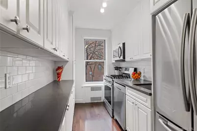 73-12 35th Avenue #C24, Jackson Heights, NY 11372 - Photo 4