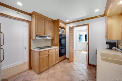 355 Sprain Road, Yonkers, NY 10710 - Photo 10