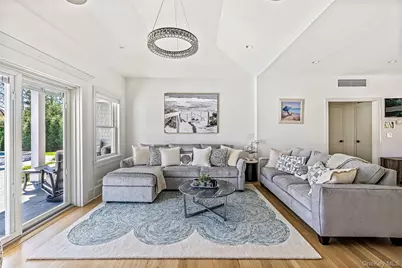 9 Jennifers Path, Quiogue, NY 11978 - Photo 4