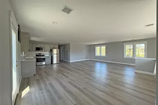 19 Kroemer Ave, Riverhead, NY 11901 - Photo 10