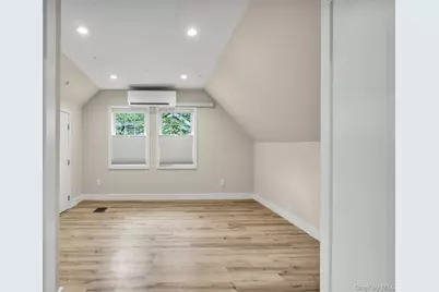 20 Robert Road, Glen Cove, NY 11542 - Photo 18