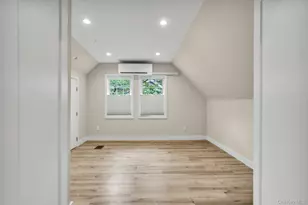 20 Robert Rd, Glen Cove, NY 11542 - Photo 18