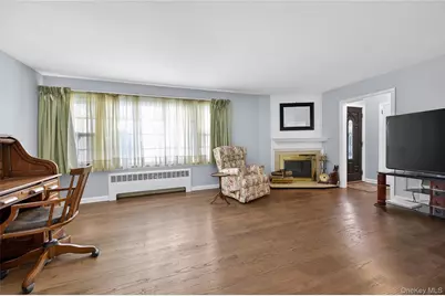 8 Crestwood Drive, Huntington Station, NY 11746 - Photo 4