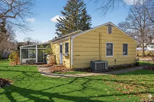 8 Crestwood Dr, Huntington Station, NY 11746 - Photo 2