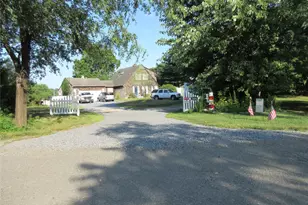 118 Overlook Dr, Aquebogue, NY 11931 - Photo 2