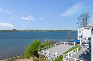 14 Shore Cliff Pl, Great Neck, NY 11023 - Photo 14