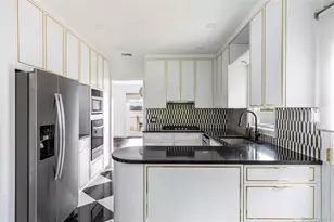 14 Shore Cliff Pl, Great Neck, NY 11023 - Photo 10