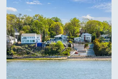 14 Shorecliff Place, Great Neck, NY 11023 - Photo 1