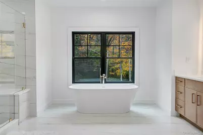 412 Mill River Road, Oyster Bay, NY 11771 - Photo 22