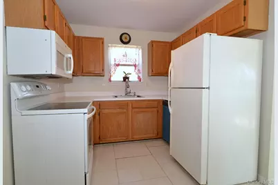 72 Old Farm Road, Riverhead, NY 11901 - Photo 8