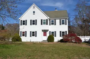 72 Old Farm Rd, Riverhead, NY 11901 - Photo 2