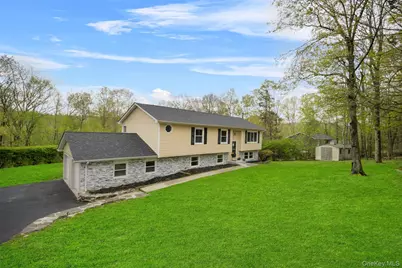 122 Susan Drive, Poughquag, NY 12570 - Photo 2