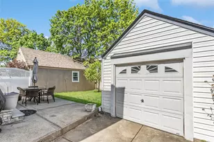 89-19 205th St, Hollis, NY 11423 - Photo 22