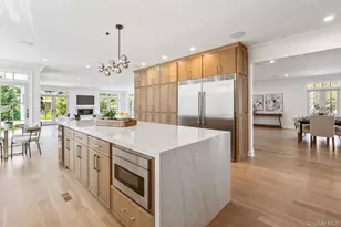 10 Threepence Dr, Melville, NY 11747 - Photo 12