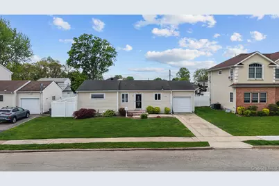 21 Peter Lane, Plainview, NY 11803 - Photo 2