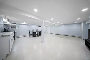 21 Peter Ln, Plainview, NY 11803 - Photo 18