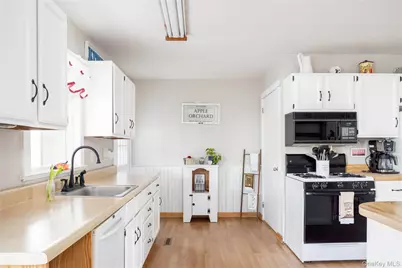 416 West Street, Greenport, NY 11944 - Photo 4