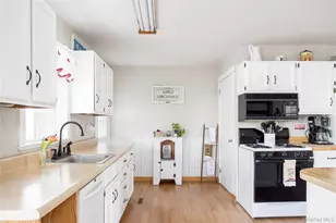 416 West St, Greenport, NY 11944 - Photo 4