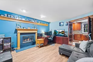 21 Victoria Ln, Manorville, NY 11949 - Photo 12