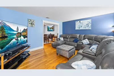 21 Victoria Lane, Manorville, NY 11949 - Photo 4