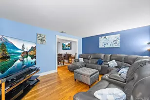 21 Victoria Ln, Manorville, NY 11949 - Photo 4