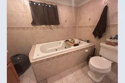 36 Shore Drive W, Copiague, NY 11726 - Photo 20