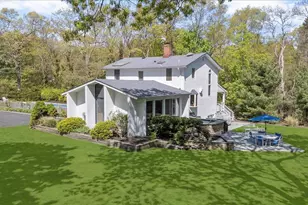 22 Stratford Ave, Greenlawn, NY 11740 - Photo 2