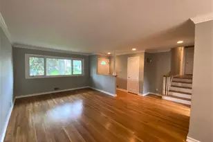 23 Duncan Ln, Huntington, NY 11743 - Photo 2