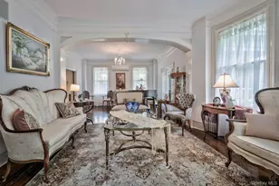 89 Duck Pond Rd, Glen Cove, NY 11542 - Photo 18