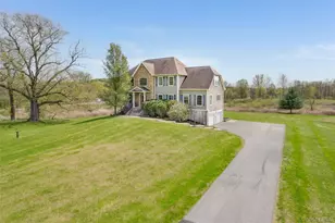 7 Viola Ct, Wappingers Falls, NY 12590 - Photo 2