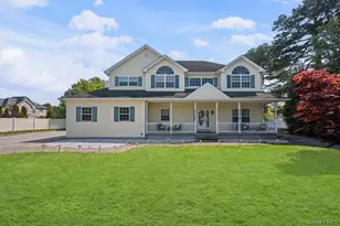 4 Taylor Ln, Medford, NY 11763 - Photo 2