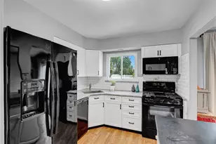 42 Briarwood Ln, Plainview, NY 11803 - Photo 12