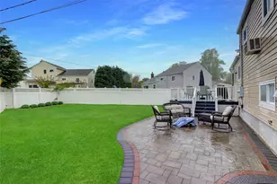 42 Briarwood Ln, Plainview, NY 11803 - Photo 24