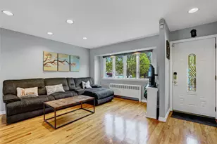 42 Briarwood Ln, Plainview, NY 11803 - Photo 4