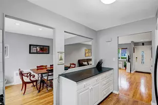 42 Briarwood Ln, Plainview, NY 11803 - Photo 10