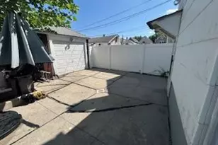 62-53 80th Rd, Glendale, NY 11385 - Photo 4