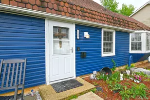 133 Spring Ln, Levittown, NY 11756 - Photo 4