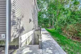 223 Town Line Rd, Commack, NY 11725 - Photo 28