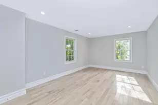 223 Town Line Rd, Commack, NY 11725 - Photo 14