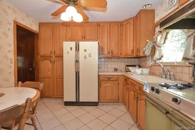 210 Rockland Road, Pearl River, NY 10965 - Photo 18